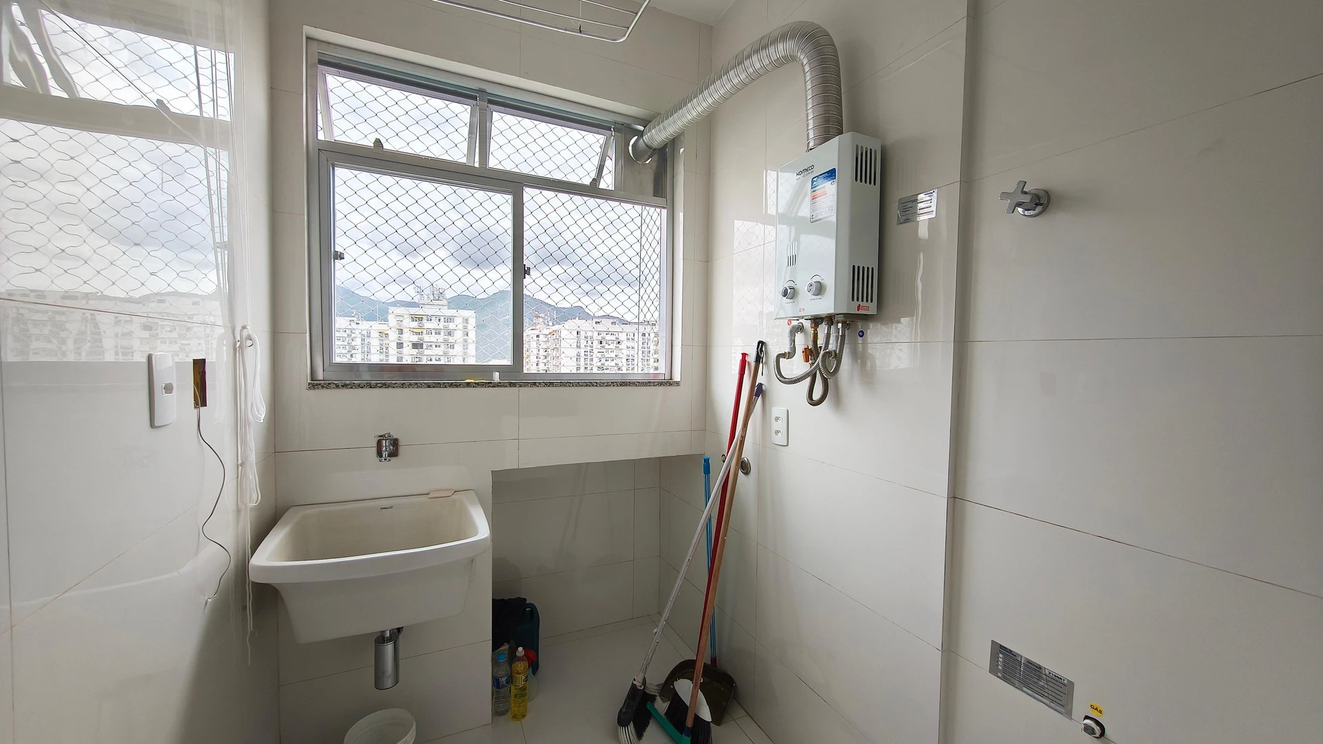 Mountain view in a 2-bedroom apartment, 55 m² — photo 9