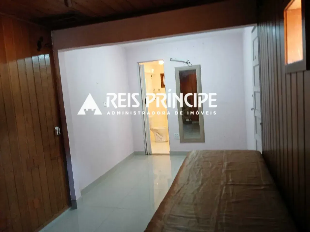 Unfurnished house with 4 bedrooms and 5 bathrooms — photo 25