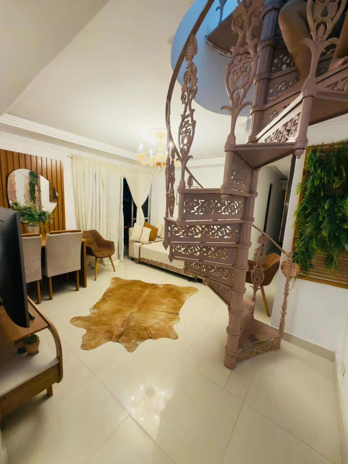 Walk-in closet in a 3-bedroom apartment, 230 m² — photo 10