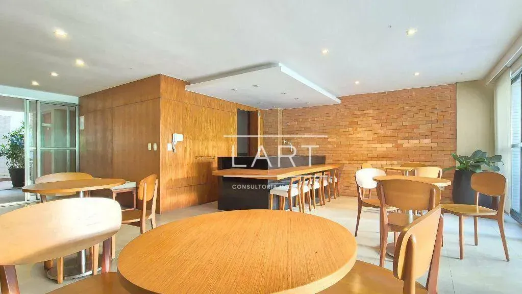 Apartamento com 2 dormitórios e varanda de vidro — photo 35