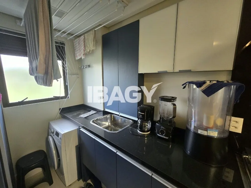 Furnished apartment, 47 m², with a glass-enclosed balcony — photo 16