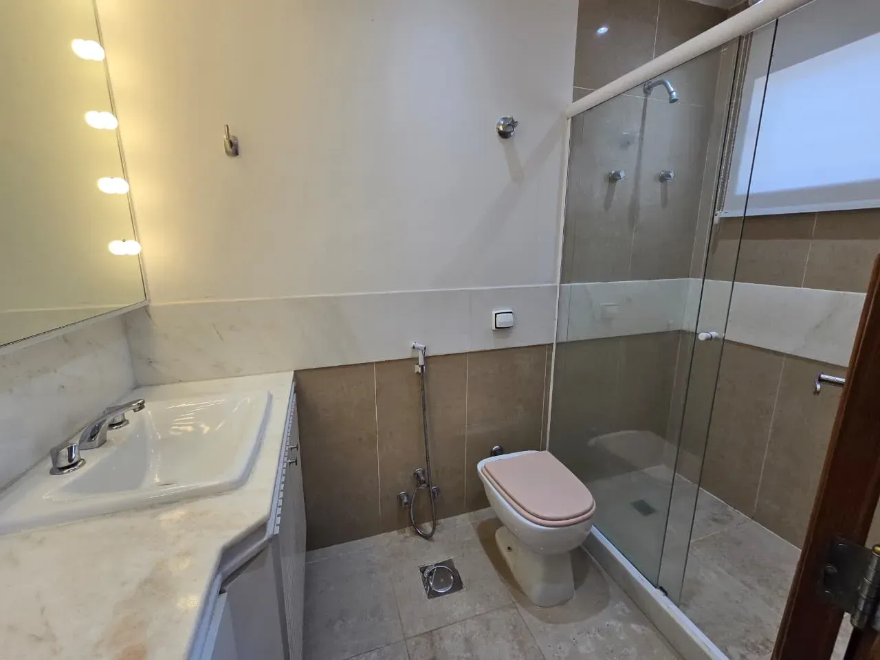 Будинок на 450 м² з 4 спальнями та кухнею з газом — photo 11