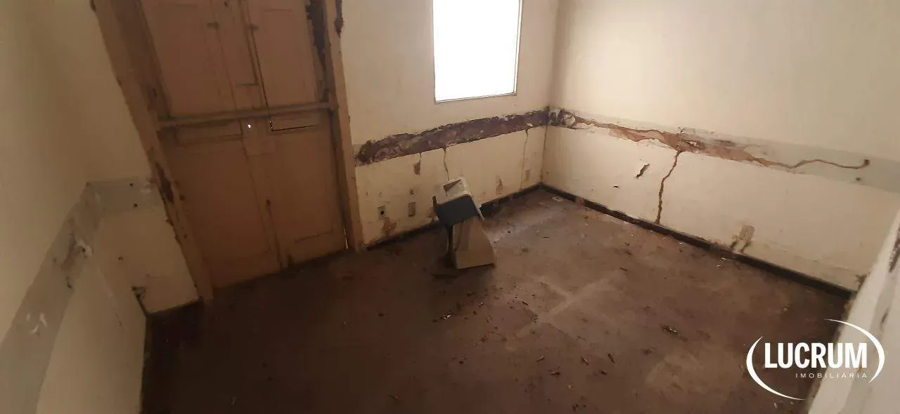 Жилой дом: 4 спальни и 2 ванные, парковки нет — photo 4
