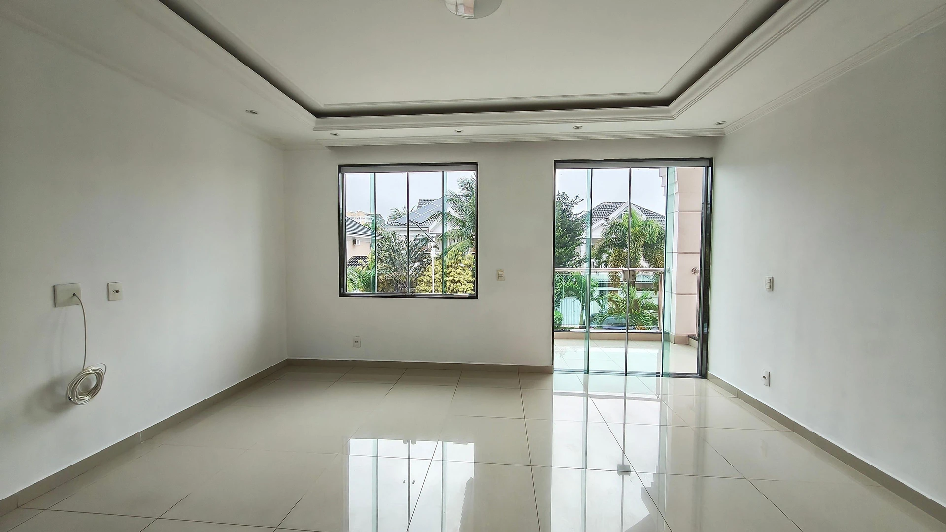 House, 241 m², with floor-to-ceiling windows — photo 12