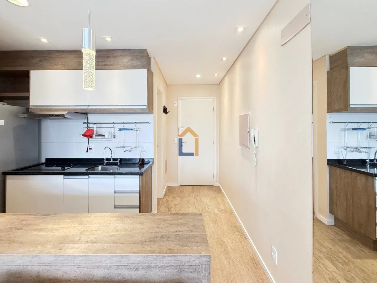 One-bedroom apartment with a dryer — photo 8
