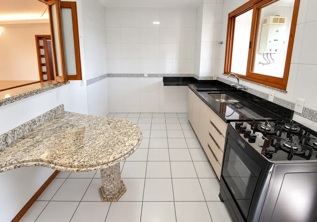 Apartment on the 3rd floor with a grill on the balcony — photo 4