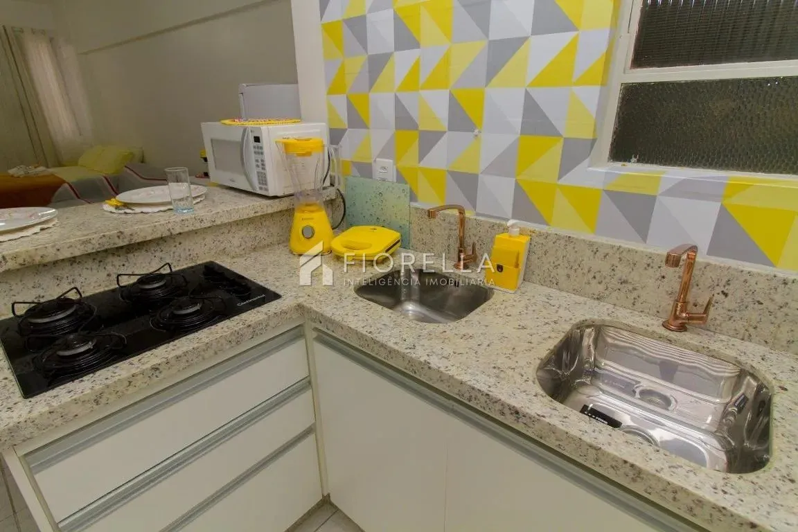 Furnished studio 35 m² with an open kitchen and gas stove — photo 5