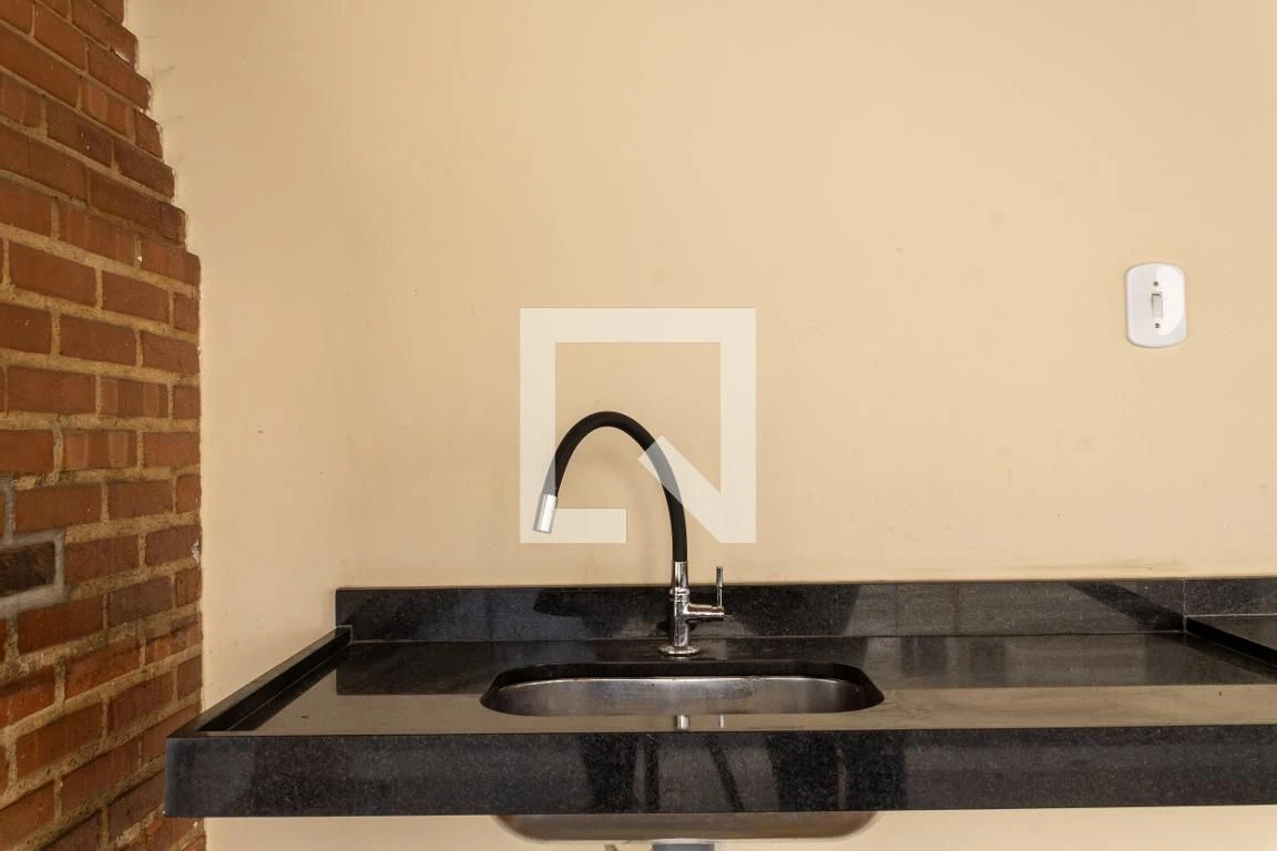Apartamento sem mobília com churrasqueira na varanda — photo 37