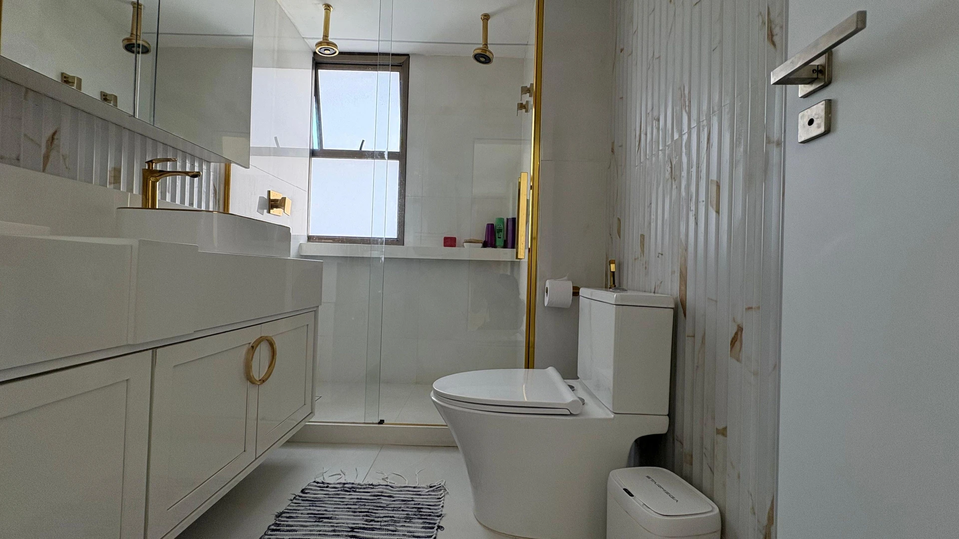 Jacuzzi in a 5-bedroom apartment, 217 m² — photo 50