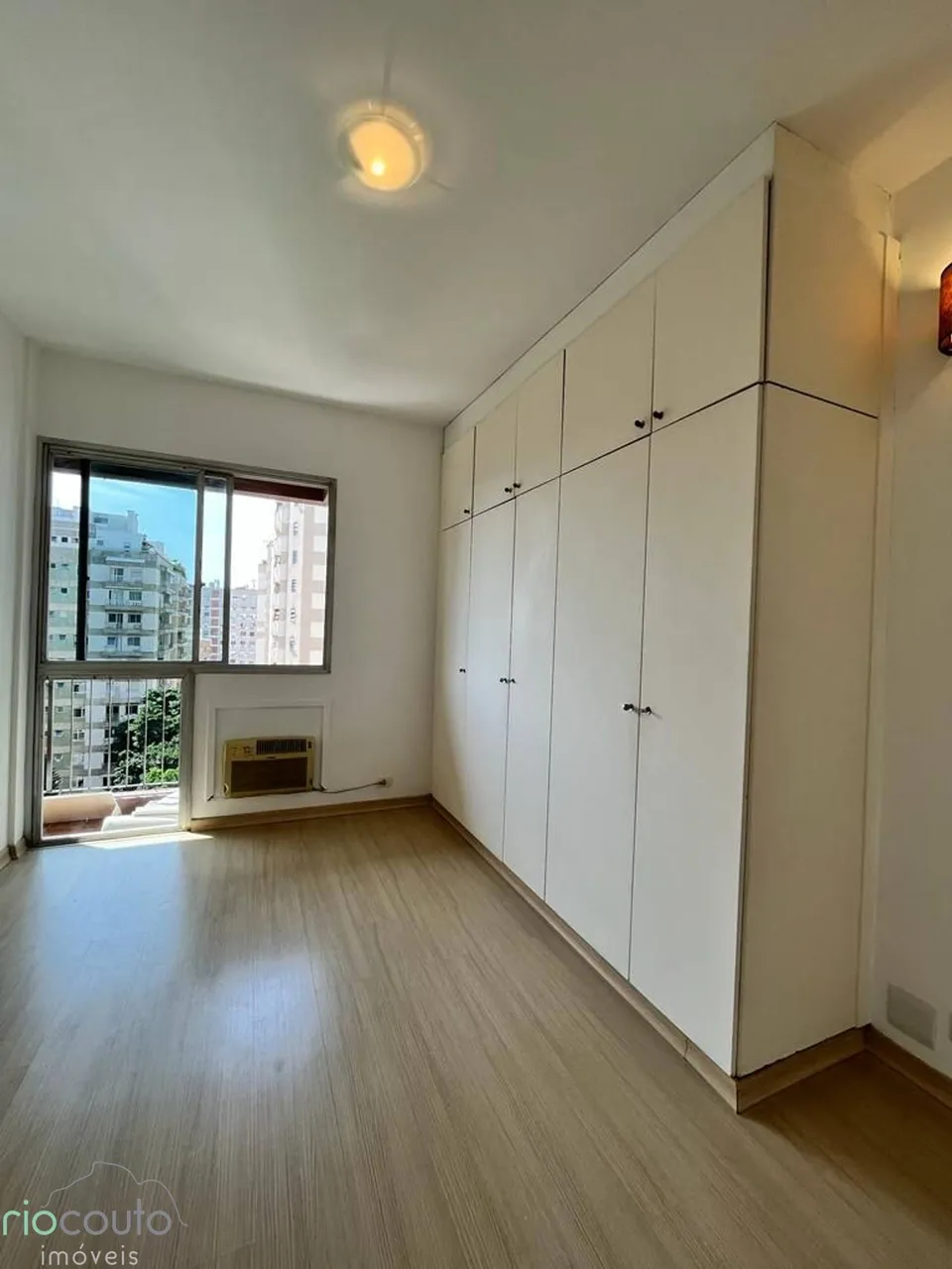 Apartamento com 1 dormitório e varanda com 2 banheiros — photo 3
