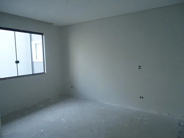 4-bedroom house with a walk-in closet — photo 16