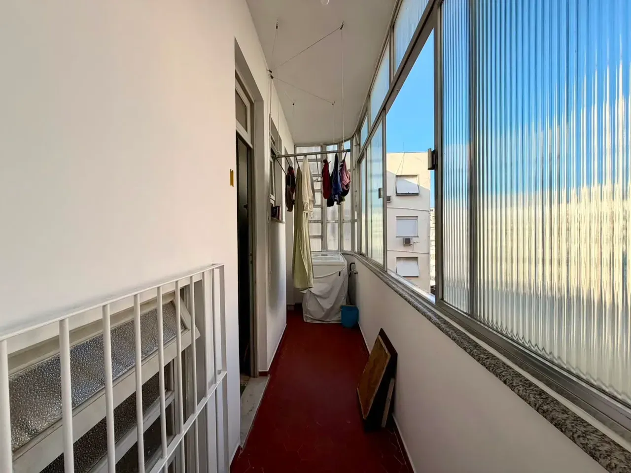 Furnished apartment with 4 bedrooms and a work desk — photo 4