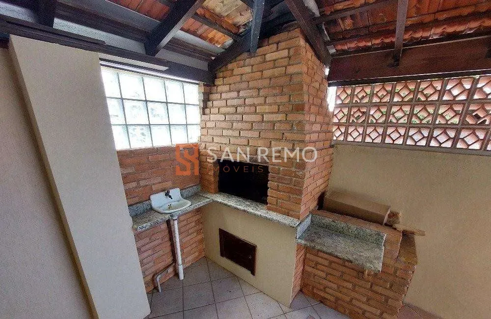 200 m² house with a fireplace and a grill on the balcony — photo 33