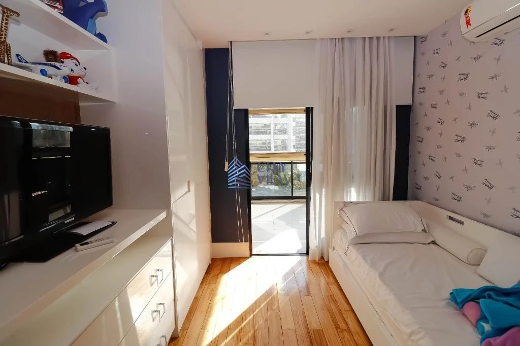 Dishwasher in a 4-bedroom apartment, 280 m² — photo 31
