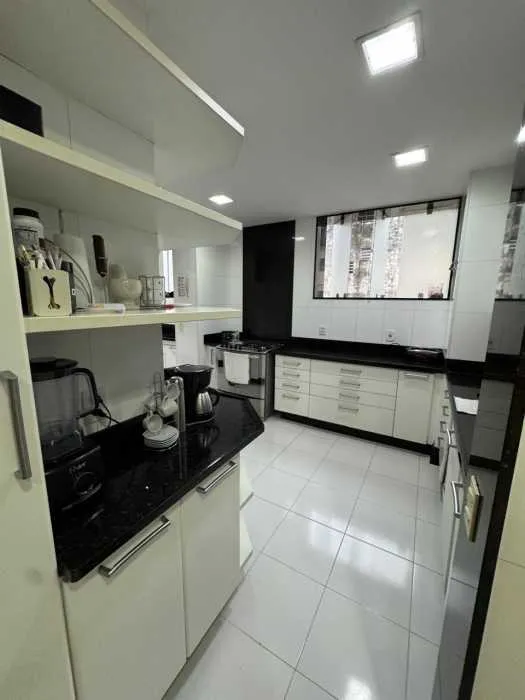 Apartamento de 484 m² com janelas do piso ao teto e banheira — photo 20