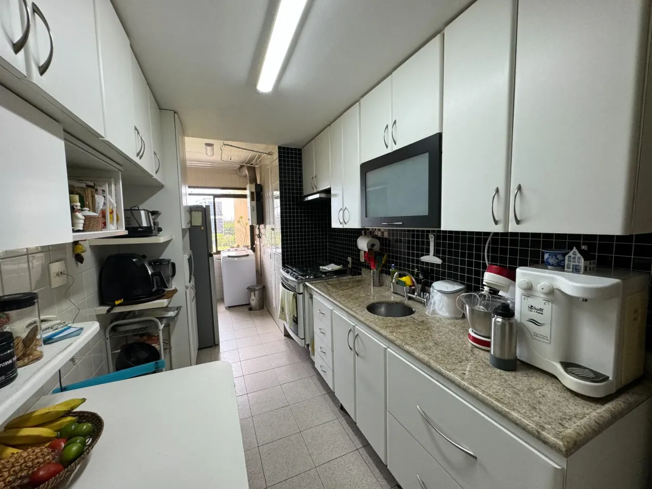Furnished 4-bedroom apartment with glass balcony — photo 4