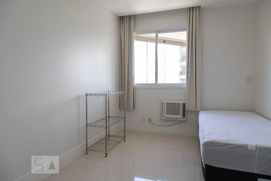Balcony with a grill in a 2-bedroom apartment, 90 m² — photo 49