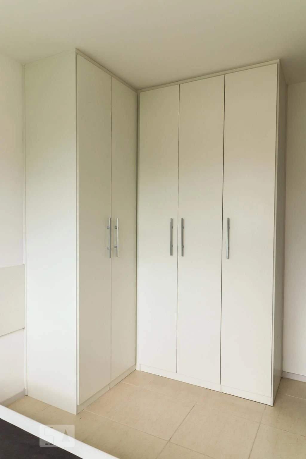 Unfurnished 3-bedroom apartment with balcony — photo 62