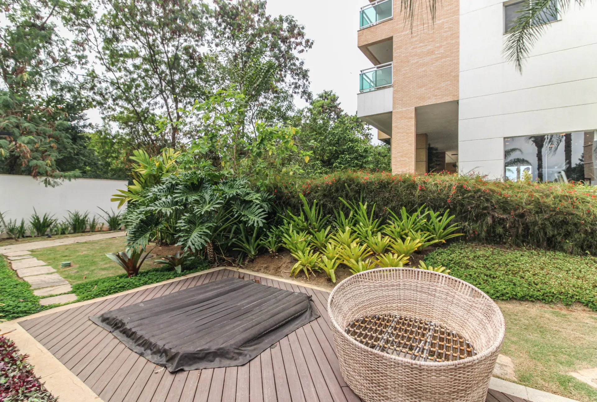Furnished apartment, 158 m², with a water view — photo 7