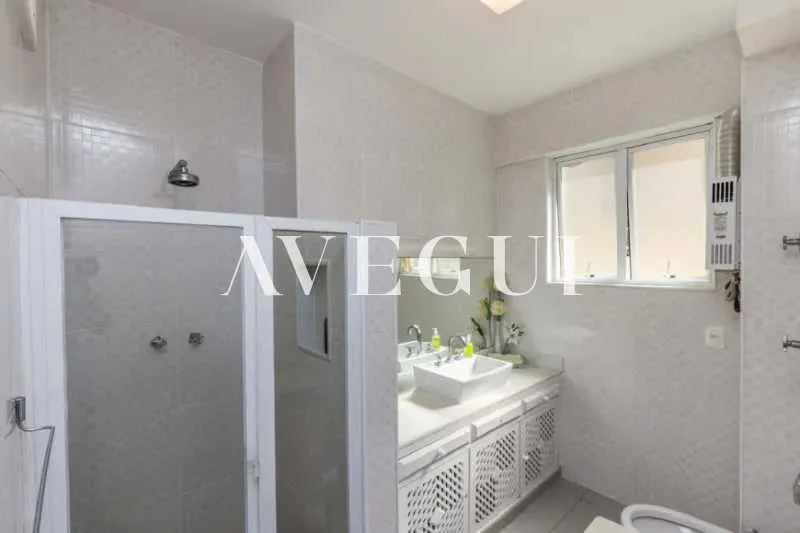 5-bedroom apartment with a water view in Rio de Janeiro — photo 18