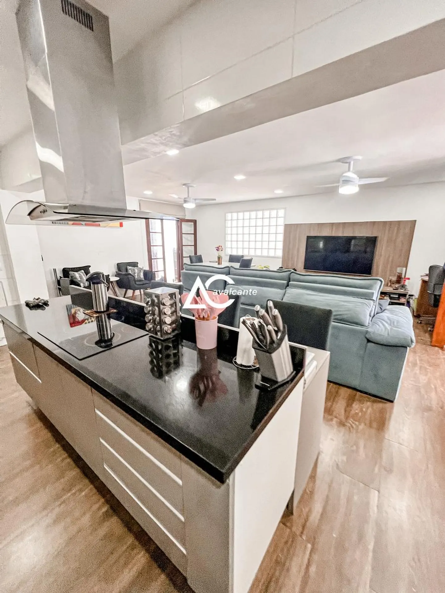 Washing machine in a 3-bedroom house, 360 m² — photo 23