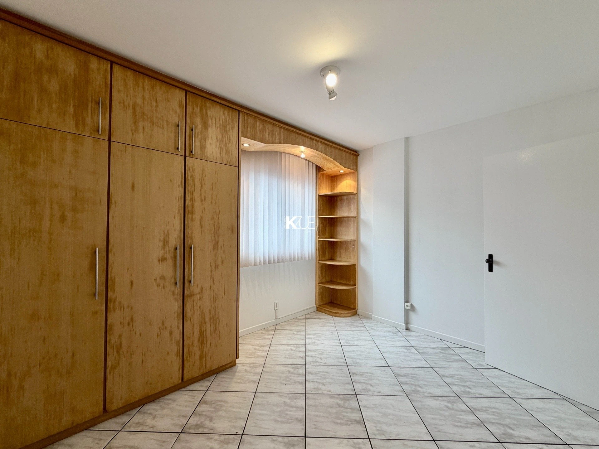 Панорамные окна и 3 спальни: квартира 118 м² — photo 13