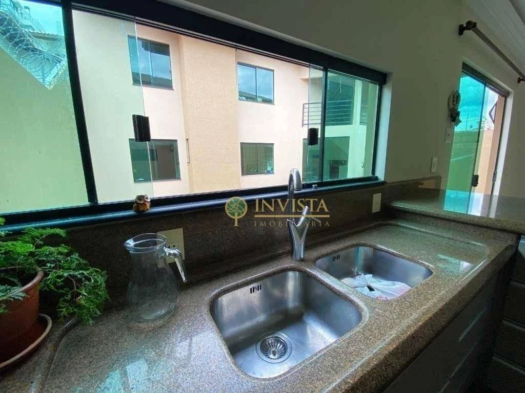 Casa residencial con 4 dormitorios y 5 baños — photo 15