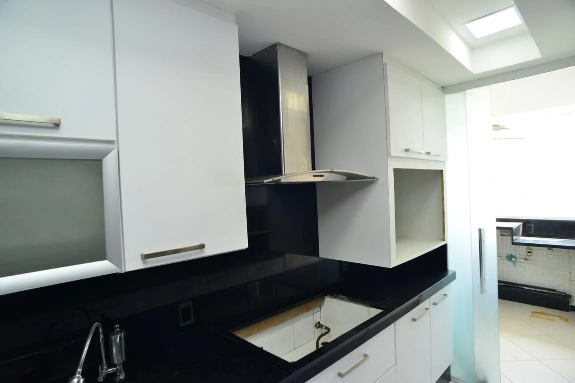3-bedroom apartment in a building with a gym — photo 20