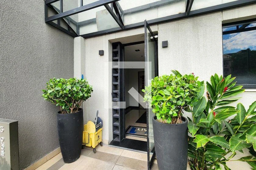 2-bedroom apartment in a building with a gym — photo 11