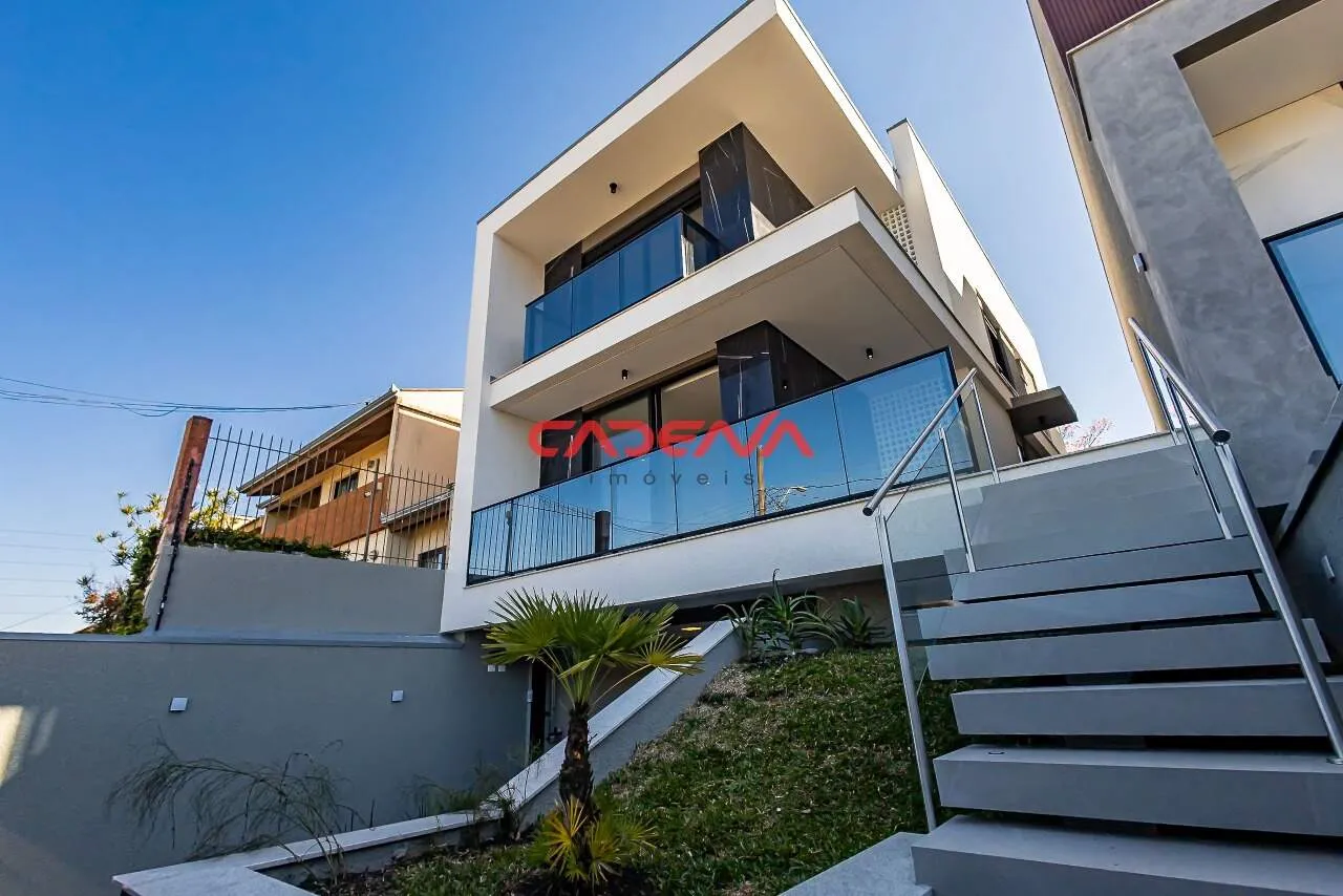 House with 4 bedrooms and 306 m² plus a balcony
