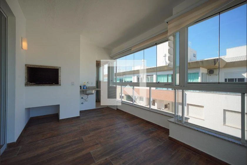 Apartment, 140 m², with a glass-enclosed balcony