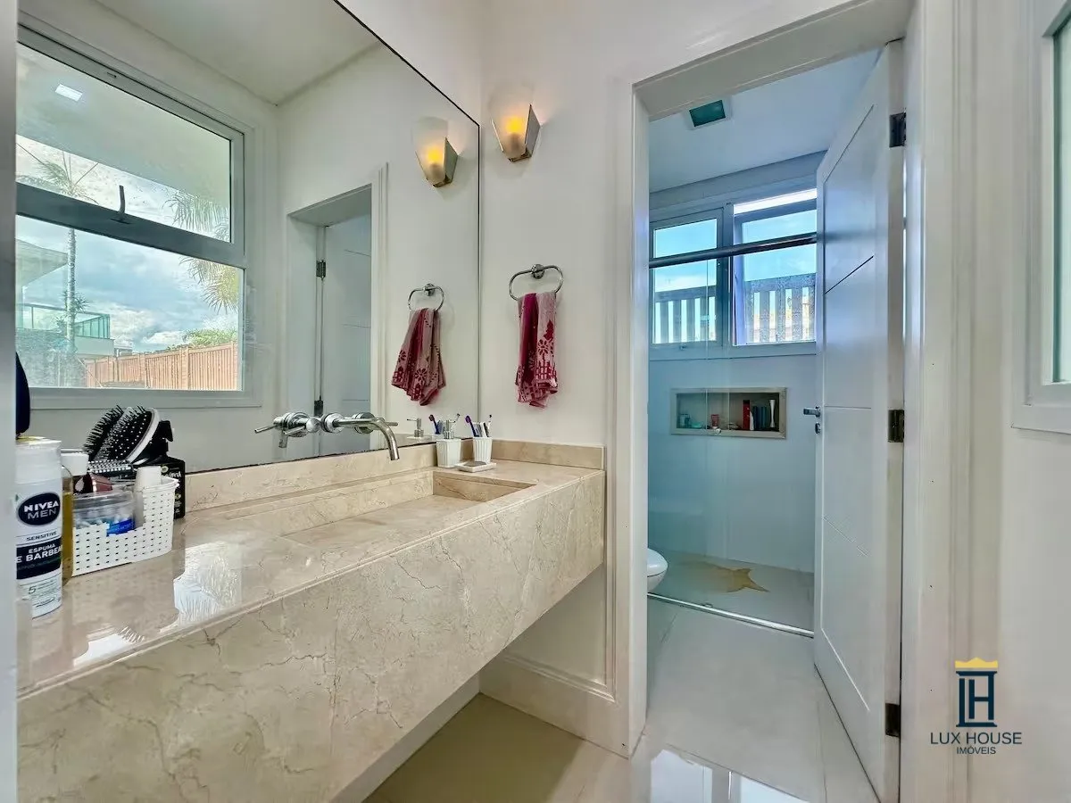 6-bedroom house with a bathtub in Florianópolis — photo 37