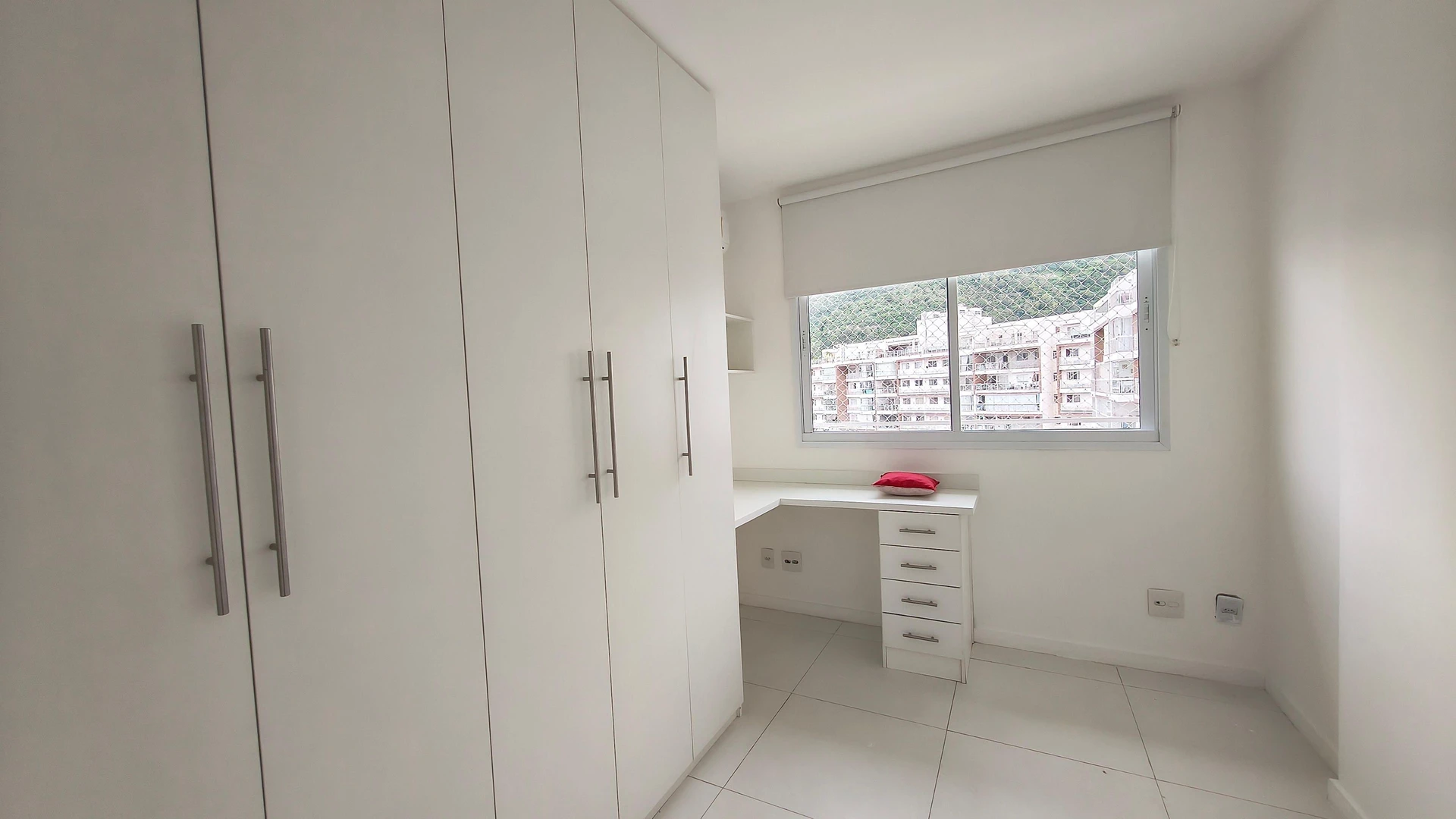 Unfurnished apartment with 2 bedrooms and 2 bathrooms — photo 37
