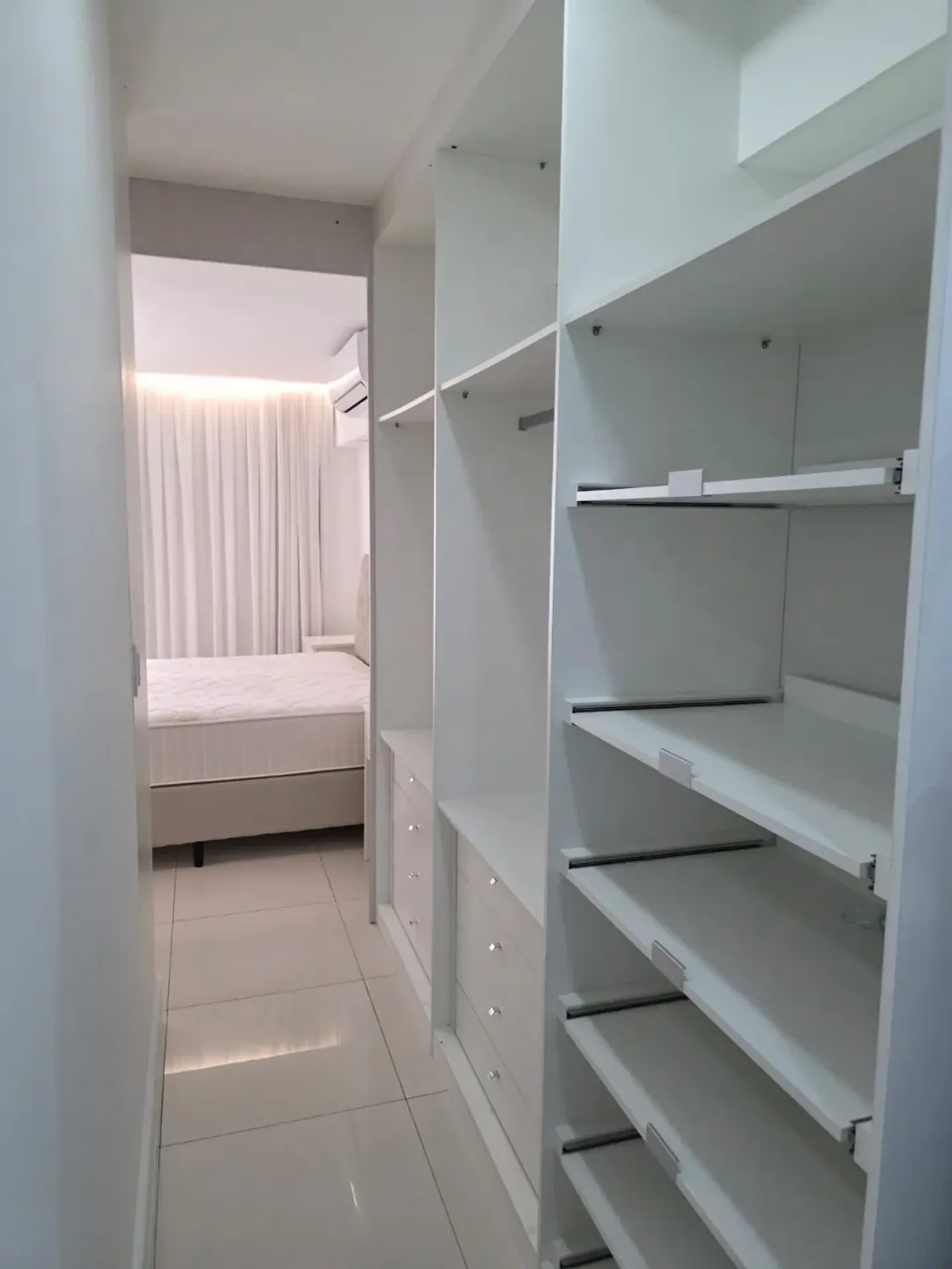 Furnished apartment, 174 m², with a grill on the balcony — photo 31