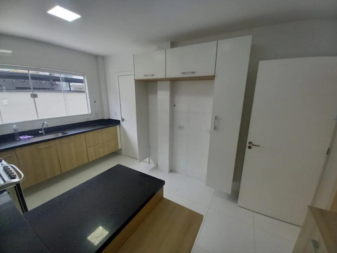 Condominium house with 5 bedrooms, 4 en-suites — photo 2