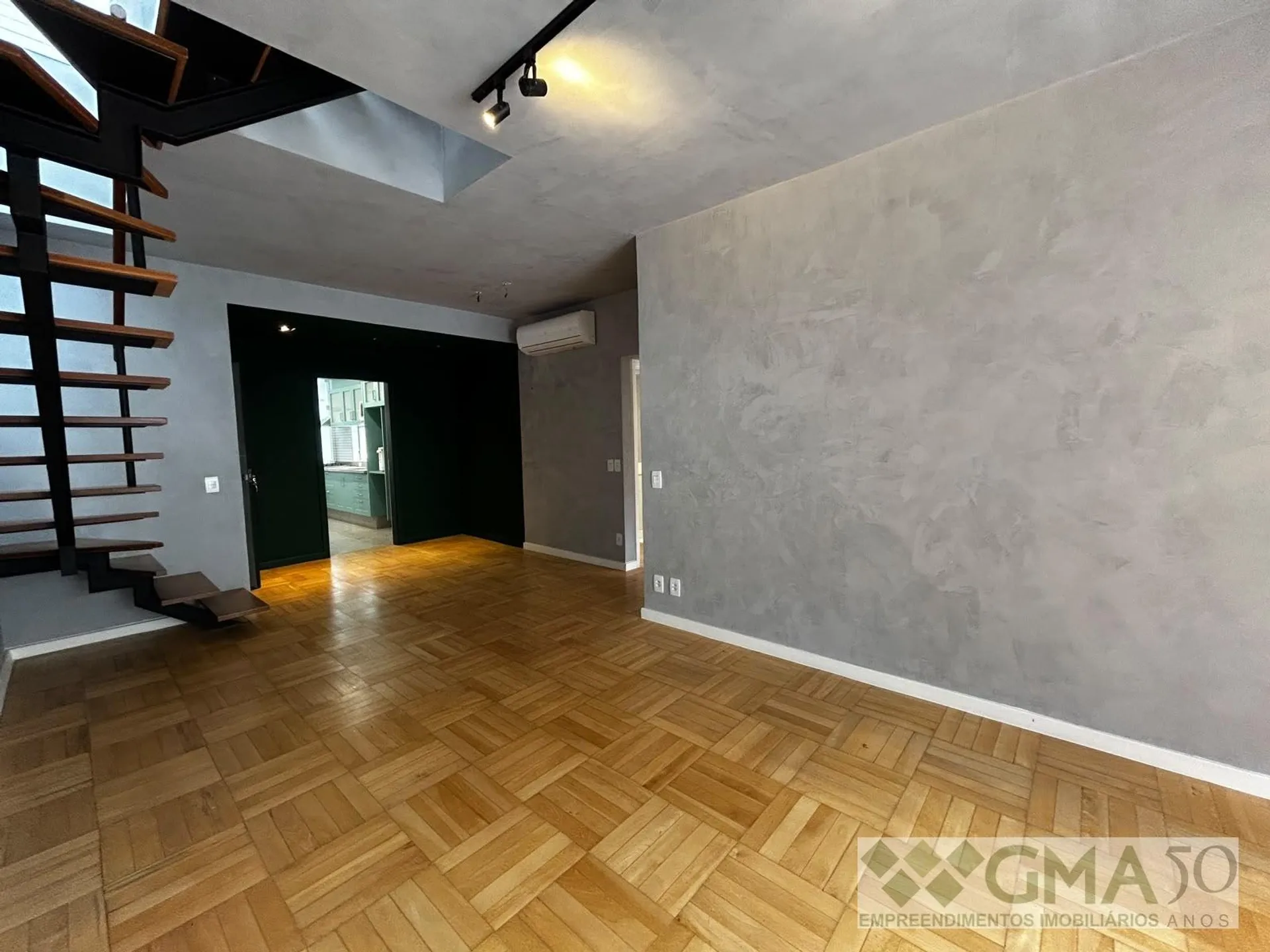 Рабочее место и 2 спальни: квартира 145 м² — photo 33