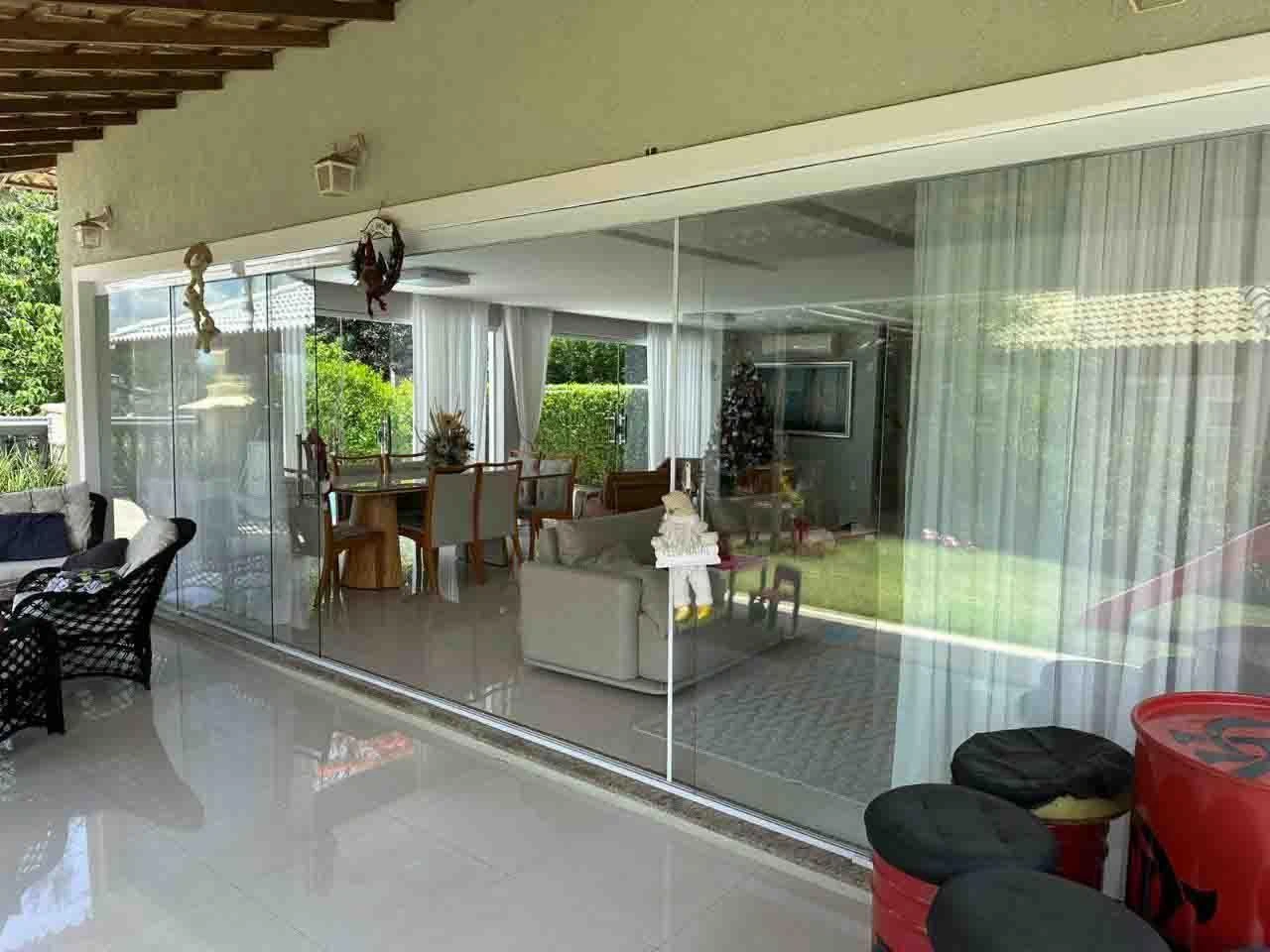 6-bedroom house with floor-to-ceiling windows — photo 8