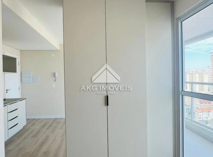 1-bedroom apartment with open-plan kitchen and balcony — photo 8