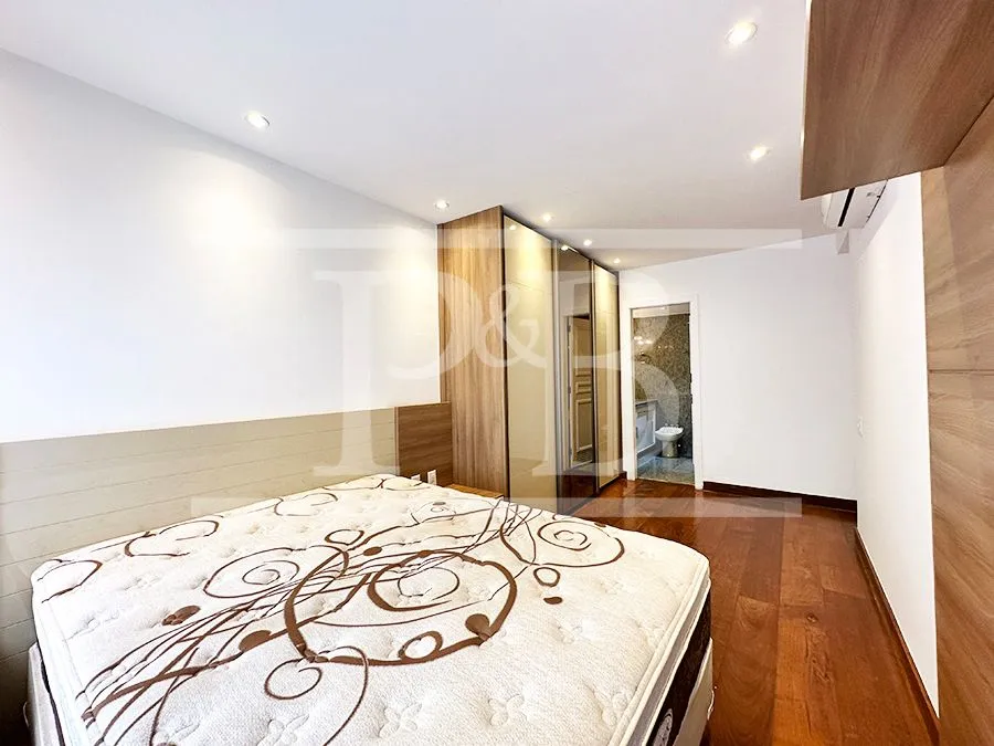 3-bedroom apartment with 230 m² and glassed-in balcony — photo 8