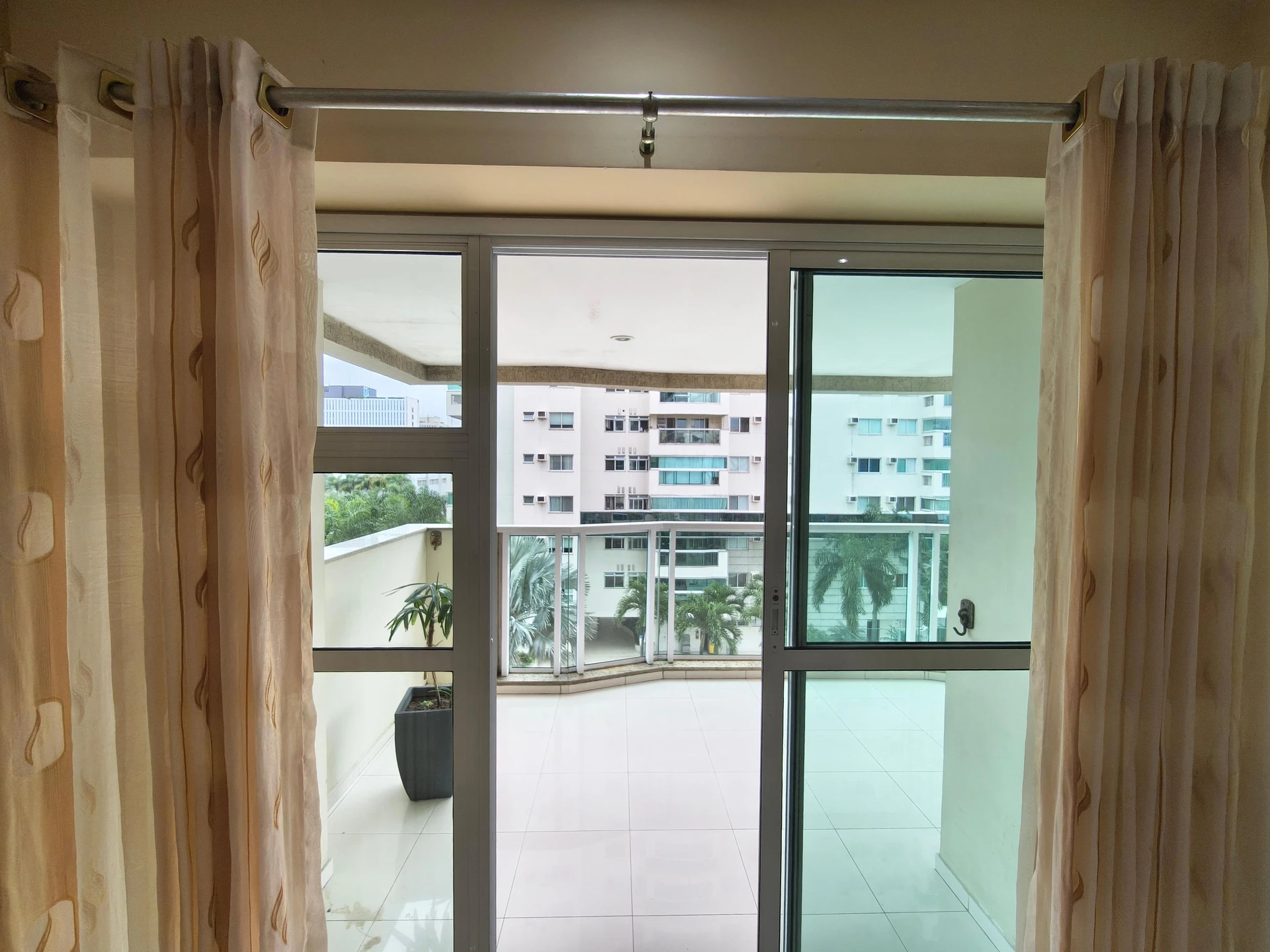 Unfurnished 3-bedroom apartment with balcony and 2 parking — photo 19