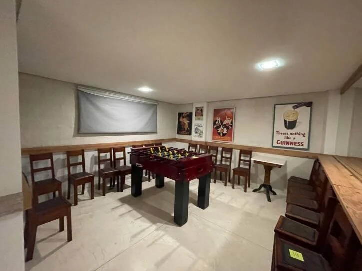 Ventanales de piso a techo y 4 dormitorios: casa de 400 m² — photo 42