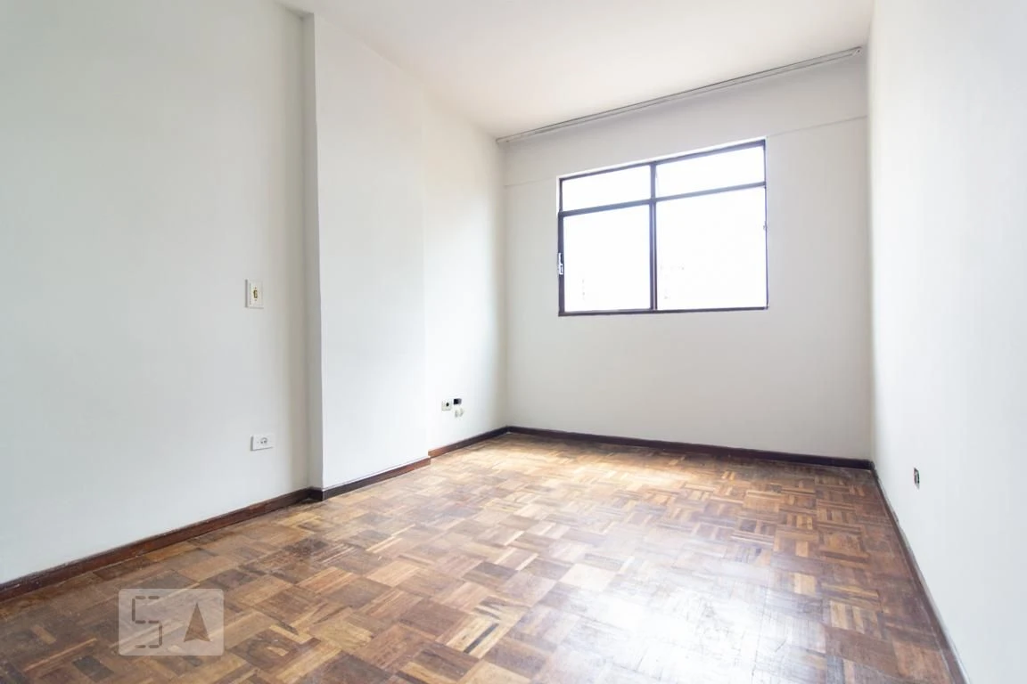 2-bedroom apartment with wood or laminate floors in Curitiba — photo 13