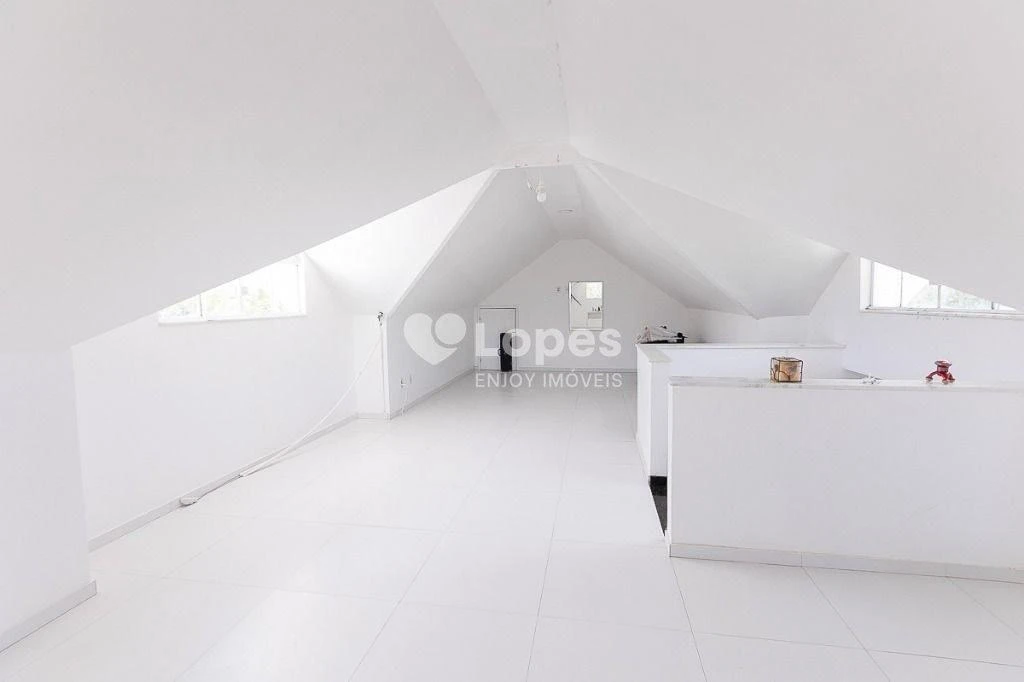 Furnished triplex house with 4 bedrooms and 370 m² — photo 45