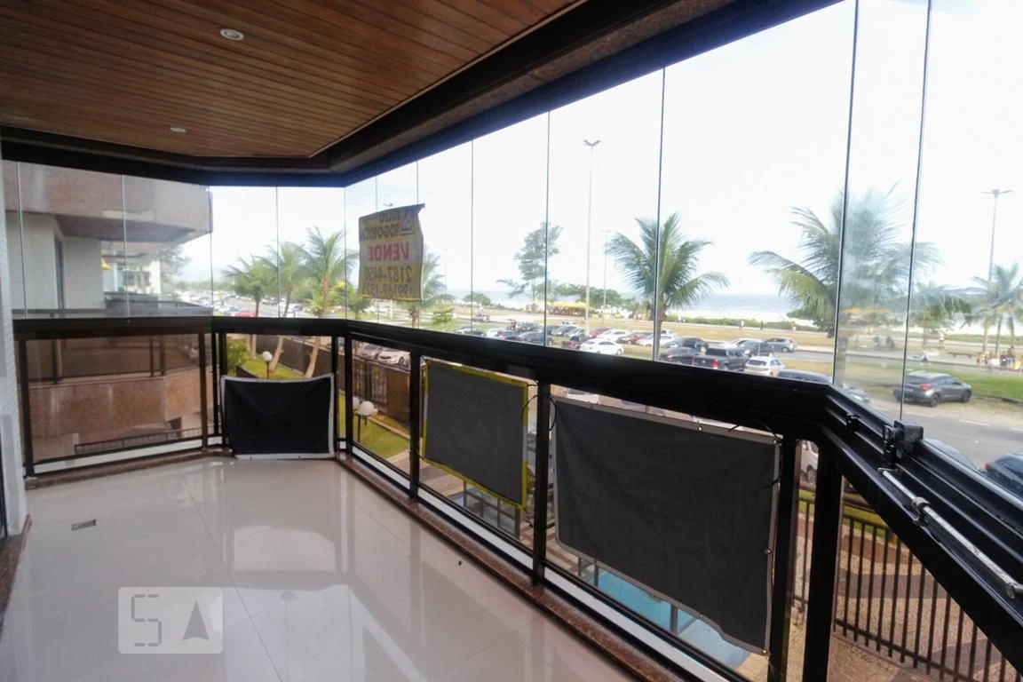 Furnished apartment, 90 m², with a glass-enclosed balcony — photo 3