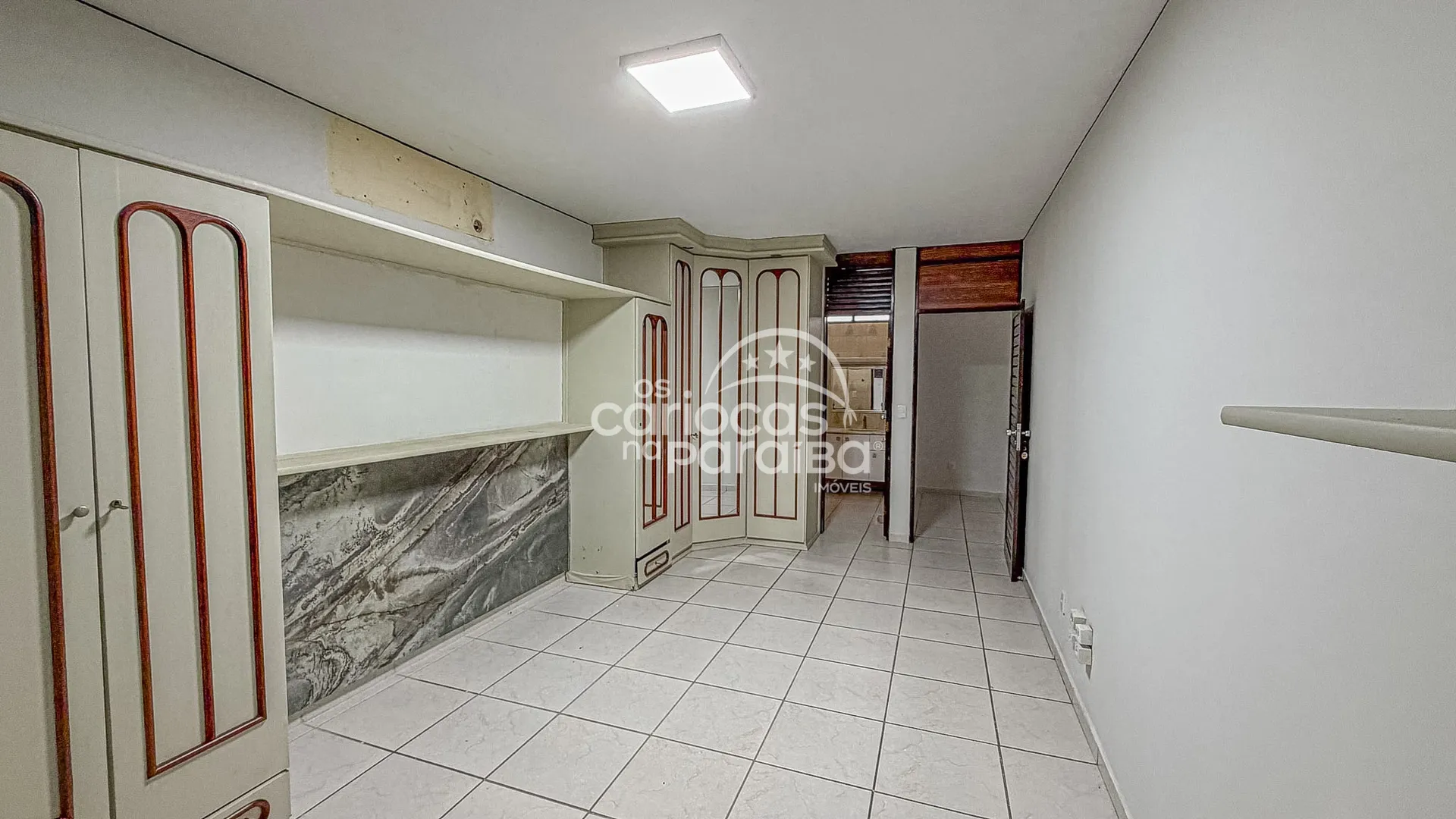 Casa con 3 suites y 5 plazas de garaje con jardín — photo 17