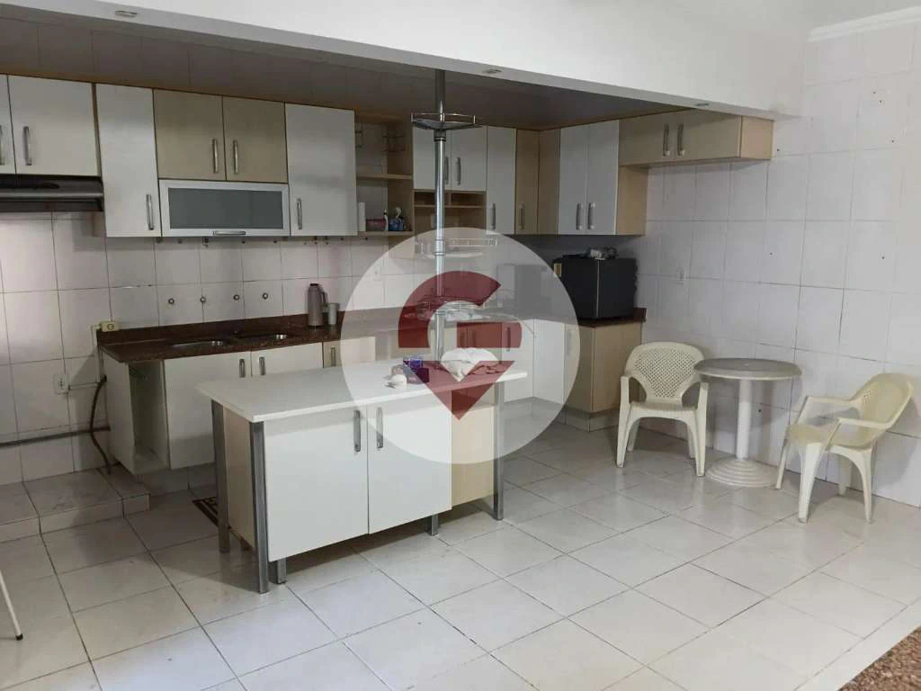 4-bedroom house with 360 m² and a private outdoor area — photo 9