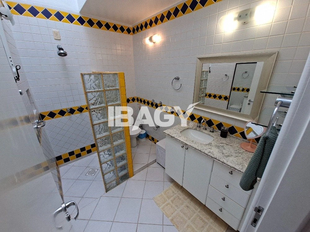 Casa amueblada con 4 dormitorios y 250 m² — photo 27