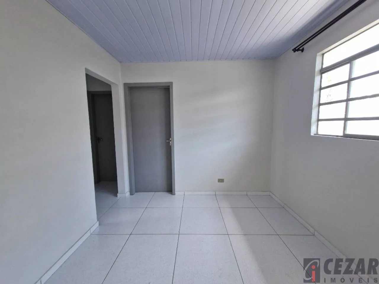 Unfurnished house with 2 bedrooms and a laundry area — photo 2