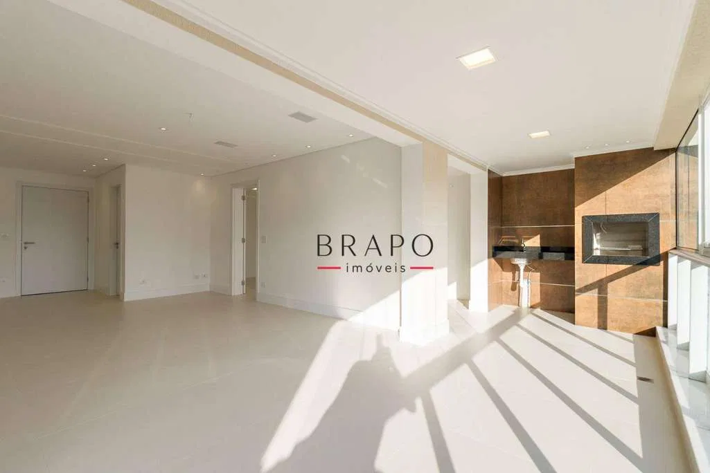 256 m² apartment with balcony and 4 bedrooms — photo 3