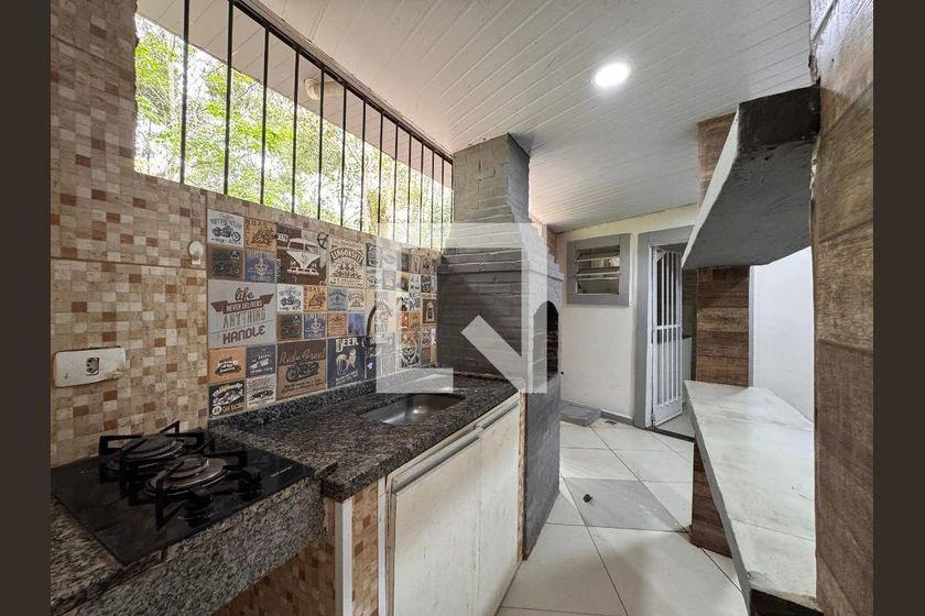 Balcony with a grill in a 2-bedroom house, 165 m² — photo 16